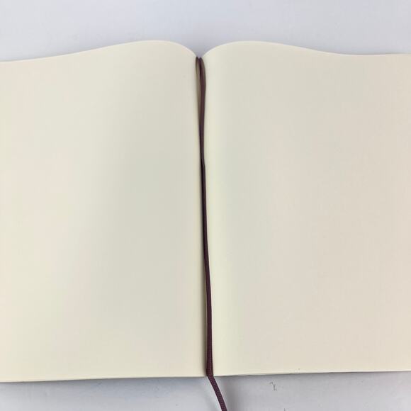 Moleskine Classic Notebook Soft Cover XL 7.5in x 9.75in Plain Blank - Picture 3 of 6